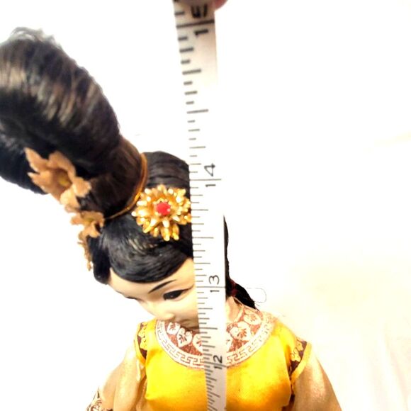 Vintage Chinese Doll Marked Taiwan 15" Silk Hanfu with Paper Fan - Picture 9 of 10